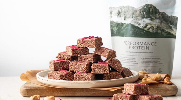 Form-Cashew-Raspberry-protein-bites